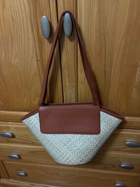 Women’s Woven Bag with Brown Trim
